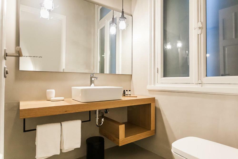 אתונה Monastiraki Suites By Livin Urbban מראה חיצוני תמונה